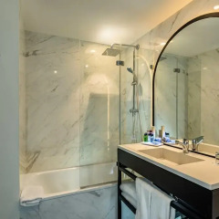 Отель H10 Puerta de Alcalá 4* Стандартный номер с двуспальной кроватью фото 4
