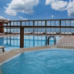 Отель Crowne Plaza Tel Aviv Beach бассейн фото 2
