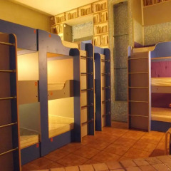 Hostel Uyutnoye Mestechko Кровать в общем номере с двухъярусной кроватью фото 2