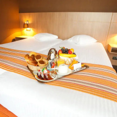 Theater Hotel 4* Улучшенный номер фото 6