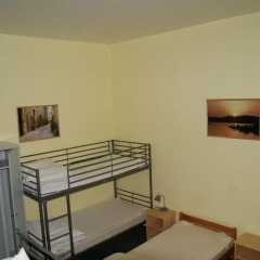 Happy Go Lucky Hotel + Hostel Кровать в общем номере фото 7
