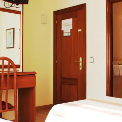 Отель Hostal San Glorio 2* Стандартный номер с различными типами кроватей фото 3