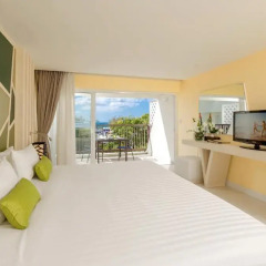 Отель Andaman Embrace Patong 5* Номер Делюкс с двуспальной кроватью фото 12