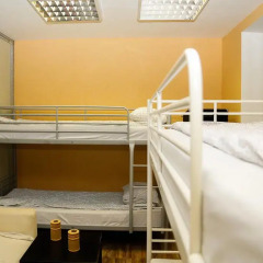 Хостел ROYAL HOSTEL 905 Кровать в общем номере с двухъярусной кроватью