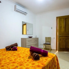 Отель SeaView Apartment in Saint Thomas Bay Мальта, Марсаскала - отзывы, цены и фото номеров - забронировать отель SeaView Apartment in Saint Thomas Bay онлайн комната для гостей фото 2