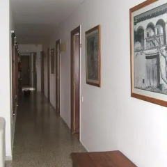 Отель Hostal L'esquella Сант-Марти-де-Сентеллес интерьер отеля