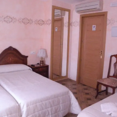 Отель Hostal Paquita Испания, Мадрид - отзывы, цены и фото номеров - забронировать отель Hostal Paquita онлайн комната для гостей фото 2