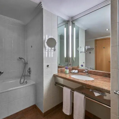 Отель Hilton Frankfurt City Centre 5* Стандартный номер с 2 отдельными кроватями фото 2