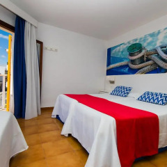 Отель Hostal Cala Ratjada балкон