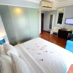 Gia Bao Grand Hotel 3* Улучшенный номер с различными типами кроватей фото 3