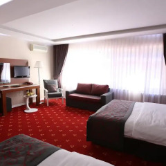 The Apple Palace 3* Стандартный семейный номер с двуспальной кроватью