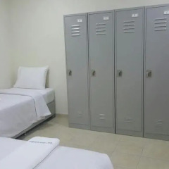 Dubai Youth Hostel сейф в номере