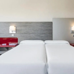 Отель ILUNION Barcelona 4* Стандартный номер с различными типами кроватей фото 10