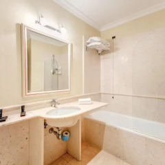 Отель Re Luxury Accomodations 3* Стандартный номер с различными типами кроватей фото 3