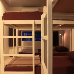 Ananas Phuket Central Hostel Кровать в общем номере