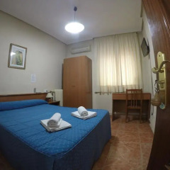 Отель Hostal El Pilar Стандартный номер с двуспальной кроватью фото 4