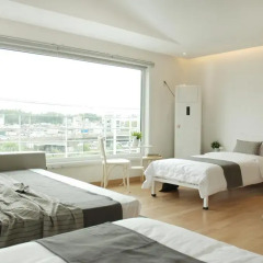 Отель The Mei Haus Hongdae 3* Стандартный семейный номер с двуспальной кроватью фото 6