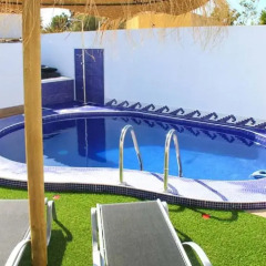 Отель Chalet Muelle Pesquero II Испания, Кониль-де-ла-Фронтера - отзывы, цены и фото номеров - забронировать отель Chalet Muelle Pesquero II онлайн бассейн фото 2