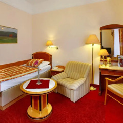 Отель Danubius Health Spa Resort Hvězda-Imperial-Neapol 4* Улучшенный номер с различными типами кроватей