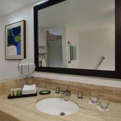 Отель The Westin Resort & Spa Cancun 4* Стандартный номер с различными типами кроватей фото 2