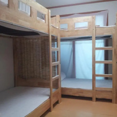 Отель Happytree Guesthouse Кровать в женском общем номере с двухъярусной кроватью фото 3