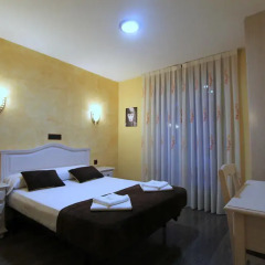 Отель Hostal Regio Стандартный номер с двуспальной кроватью фото 12