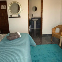 Отель B&B La Casa Blanca Barbarroja Ориуэла в номере