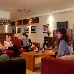 Отель Devonvale Golf & Wine Estate гостиничный бар