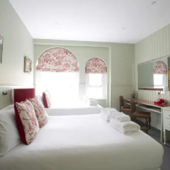 Georgian House Hotel 4* Стандартный семейный номер с различными типами кроватей фото 3