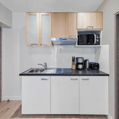 Отель Renovated 1 Bed for 3. Close to Bastille в номере