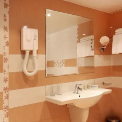 Отель Interhotel Cherno More 4* Улучшенный номер с различными типами кроватей фото 5