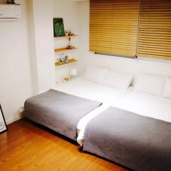 Отель YE'4 Guesthouse 2* Стандартный семейный номер с двуспальной кроватью (общая ванная комната) фото 3