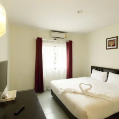 Paripas Express Hotel Patong 3* Стандартный номер с различными типами кроватей фото 3