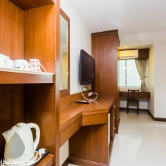 Green Harbor Patong Hotel 2* Улучшенный номер фото 9