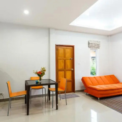 Отель Bangtao Local House Rental комната для гостей фото 3