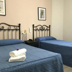 Отель Hostal El Pilar Стандартный номер с двуспальной кроватью фото 10