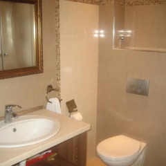 Отель Guest House Maja Нови Сад ванная