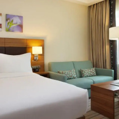 Гостиница Hilton Garden Inn Moscow Новая Рига 4* Стандартный семейный номер с различными типами кроватей фото 5