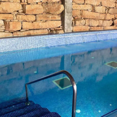 Отель Balneario Rocallaura Вальбона-де-лес-Монжес бассейн