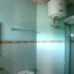 Отель Isuru Garden Rest ванная
