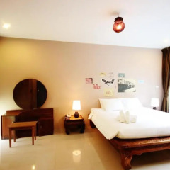 Отель Feung Nakorn Balcony Rooms and Cafe 3* Люкс с различными типами кроватей фото 3