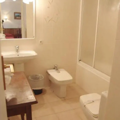 Отель Hostal Ayestaran I Испания, Ульцама - отзывы, цены и фото номеров - забронировать отель Hostal Ayestaran I онлайн ванная фото 2
