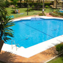 Отель Hostal Jomarijo Испания, Фуэнхирола - отзывы, цены и фото номеров - забронировать отель Hostal Jomarijo онлайн бассейн