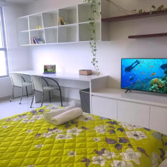 Апартаменты SUNNY TROPICAL Serviced Apartments Студия Делюкс с различными типами кроватей