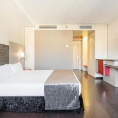 Отель ILUNION Barcelona 4* Стандартный номер с различными типами кроватей фото 32