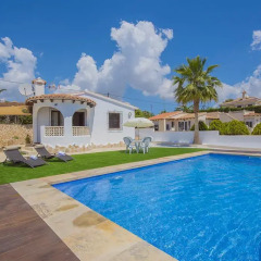 Отель Villa Neus бассейн