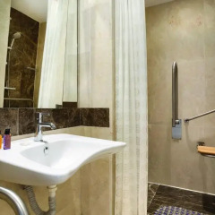 Отель Ramada Encore Istanbul Airport ванная