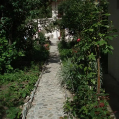 Отель Nina B&B Армения, Дилижан - отзывы, цены и фото номеров - забронировать отель Nina B&B онлайн приотельная территория фото 2