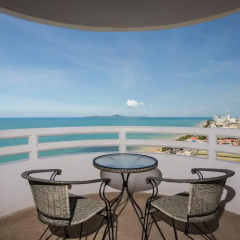 Отель D Varee Jomtien Beach 4* Номер Делюкс с различными типами кроватей фото 14