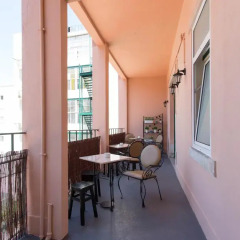 Отель Typical Lisbon Guest House балкон